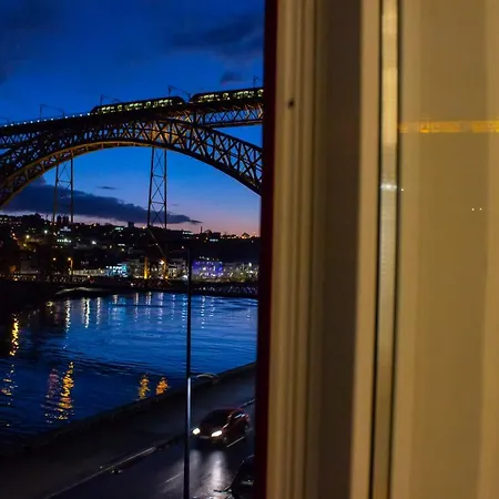 Red House By The River * Oporto